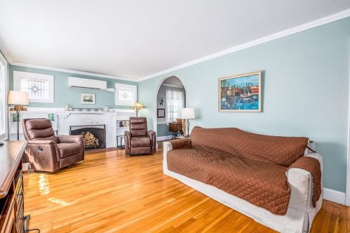 27 Fairfield St, Dedham MA 02026-1405 exterior