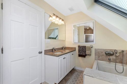 47 Washington St, Newton MA 02458-1450 exterior