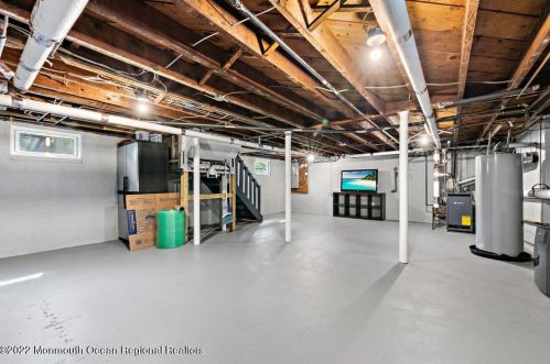 182 Pinckney Rd, Little Silver NJ 07739-1015 exterior