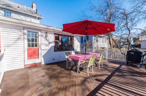 399 Mt Vernon St, Dedham MA 02026-3631 exterior