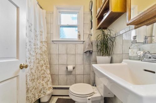 64 Brk Ave, Newton MA 02460-1508 exterior