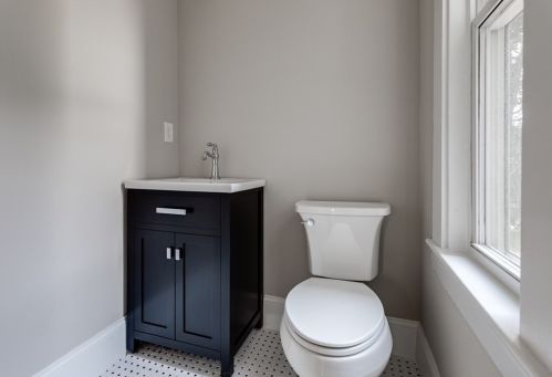 8 Latisquama Rd, Southborough MA 01772-1606 exterior