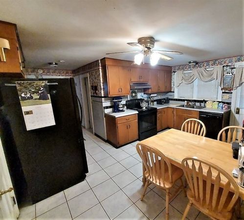 203 Delmont Ave, Worcester MA 01604-2136 exterior