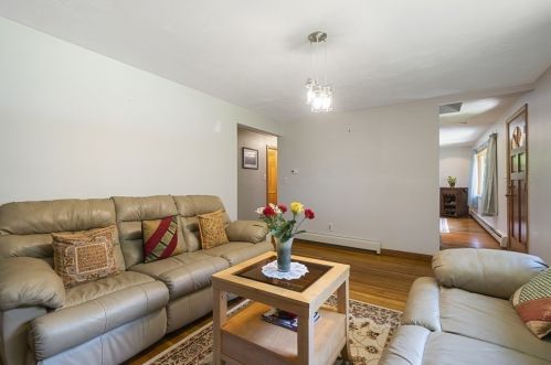 2 Jonathan Rd, Burlington MA 01803-1414 exterior