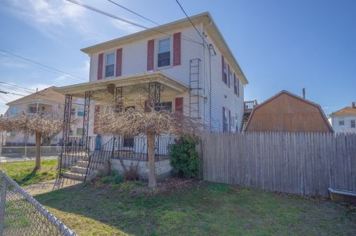 1665 Bay St, Fall River, MA 02724-1103