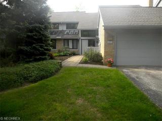 15 Kenwood Ct, Cleveland, OH 44122-7501
