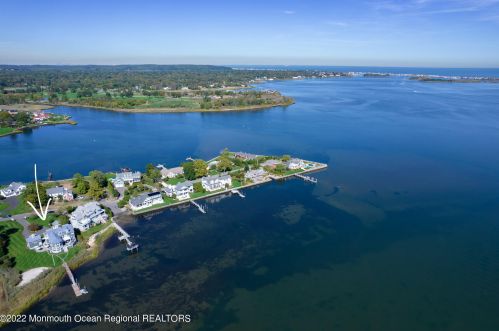 670 Little Silver Point Rd, Little Silver NJ  07739-1737 exterior