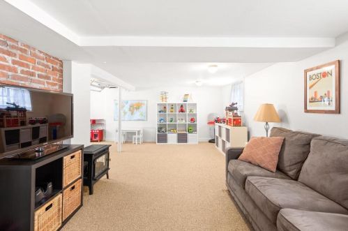 34 Winthrop St, Milton MA 02186-1546 exterior