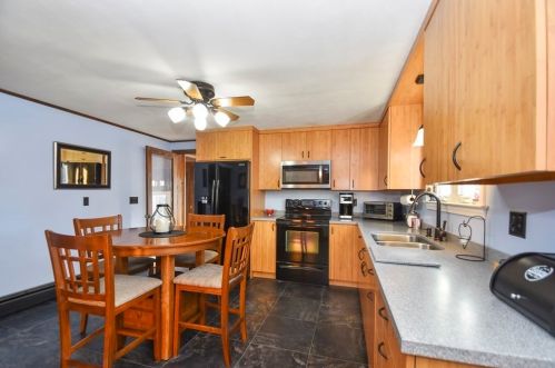 118 Sylvia St, New Bedford MA 02745-6136 exterior