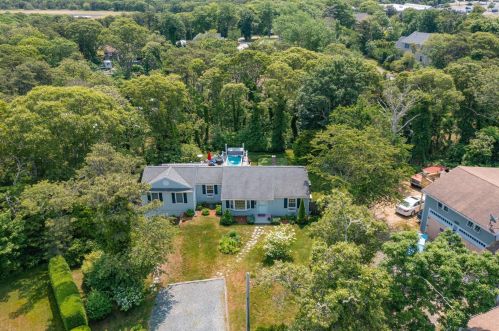 2 Uncle Zlotis Rd, Chatham MA 02633-1595 exterior