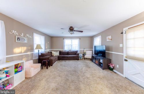 20 Beech Pl, West Deptford NJ 08096-3301 exterior