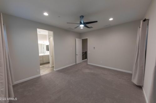 3033 37th Way, Phoenix AZ  85018-2219 exterior