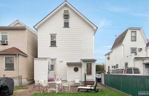 16 Argyle Pl, Kearny NJ 07032-2705 exterior