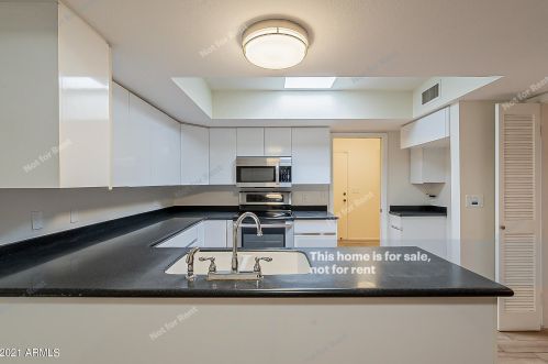 237 Denton Ln, Phoenix AZ 85014-2676 exterior