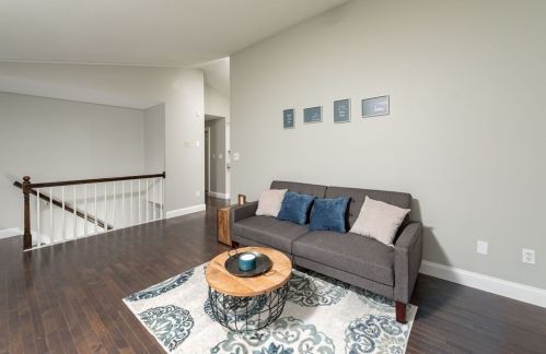 1364 Cohannet St, Taunton MA  02780-7136 exterior