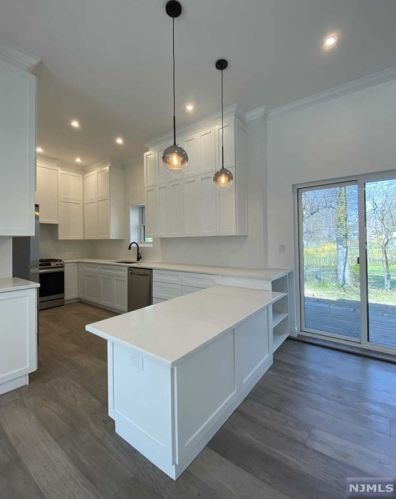 73 Merritt Ave, Cresskill NJ  07626-2419 exterior