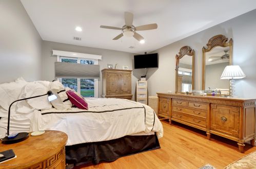 10 Concord Ct, Tinton Falls NJ 07701-5414 exterior