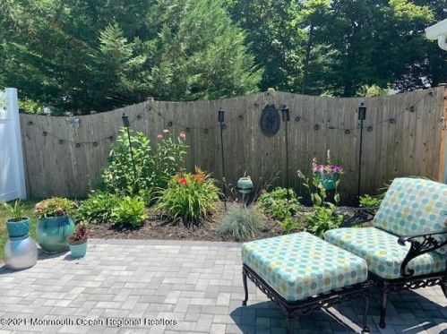 72 Rumson Rd, Little Silver NJ 07739-1332 exterior