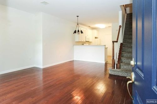 304 Freedom Ln, Belleville NJ 07109-5336 exterior