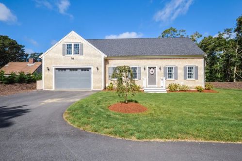 84 Queen Anne Rd, Harwich MA  02645-1919 exterior