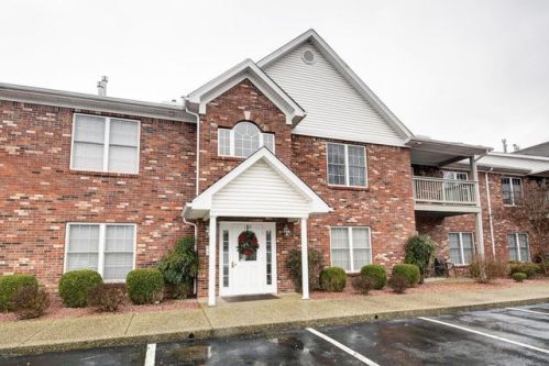 1122 Powerhouse Ln, Louisville, KY 40242-3716