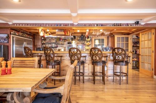 19 Over Jordan Rd, Wareham MA 02571-2414 exterior