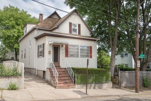 24 Ashton St, Everett, MA 02149-1601