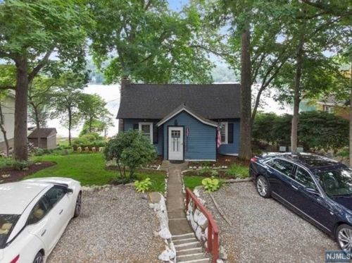 137 Lakeview Ave, Skyline Lakes NJ  07456-2108 exterior