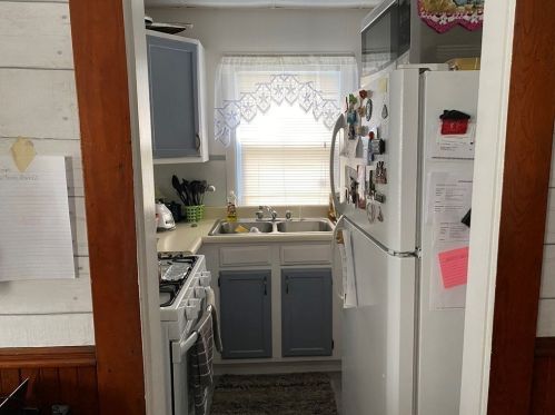 289 Eagle St, Fall River MA 02721-1305 exterior