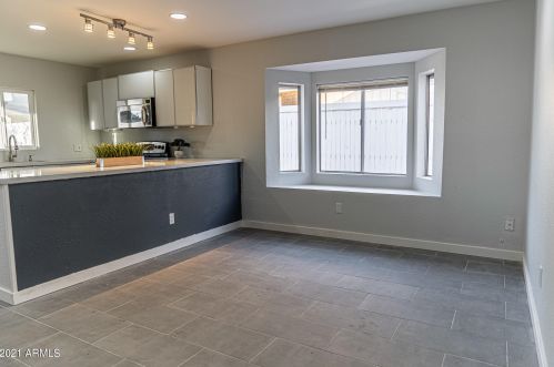 3018 Blackhawk Dr, Phoenix AZ  85050-4706 exterior