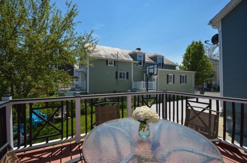 70 Spruce St, New Bedford MA 02740-5305 exterior