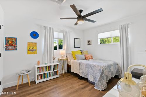 5201 34th St, Phoenix AZ  85018-1440 exterior