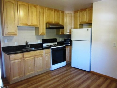 43 Hanover Rd, East Hanover NJ  07936-3403 exterior