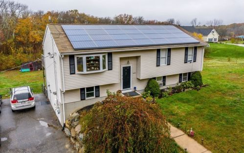 2376 Williams St, Dighton, MA 02715-1300