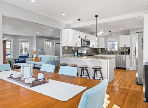 61 Foster St, Everett, MA 02149-3833