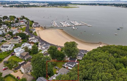 19 St, Weymouth MA 02191-1605 exterior