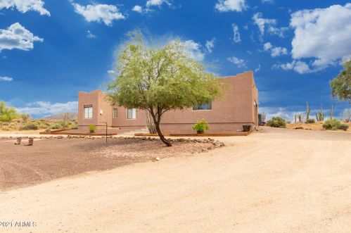 42116 3rd St, Phoenix, AZ 85086-6585