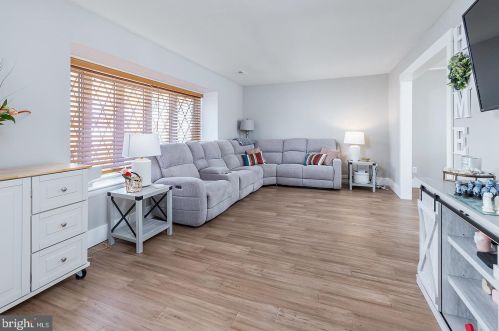 105 Red Stone Rdg, West Deptford NJ  08096-4134 exterior