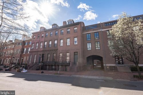 258 3rd St, Philadelphia, PA 19106-1114