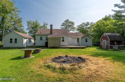 590 Main St, Sheffield MA 01257-9696 exterior