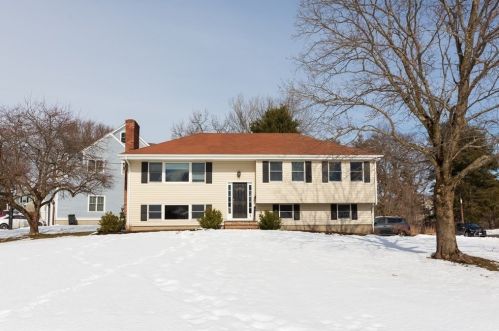 5 Cynthia Rd, Needham MA 02494-1462 exterior