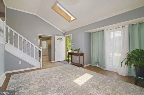 280 Columbus Dr, West Deptford, NJ 08051-1257