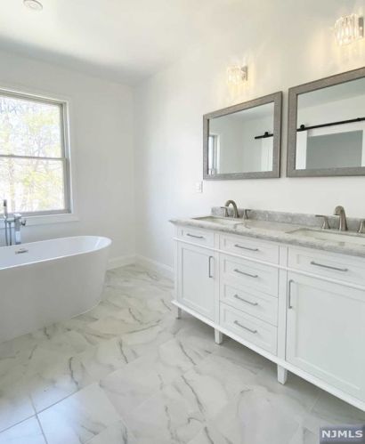 73 Merritt Ave, Cresskill NJ  07626-2419 exterior