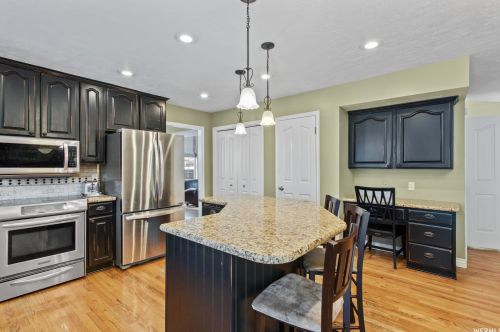 9232 Stone Ridge Cir, Sandy UT 84093-2698 exterior