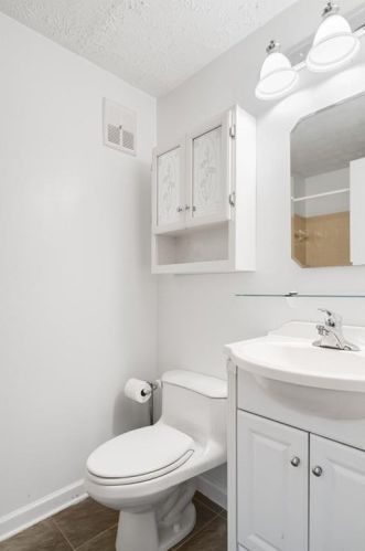 1258 Ky Lk Dr, Atlanta GA 30319-4143 exterior