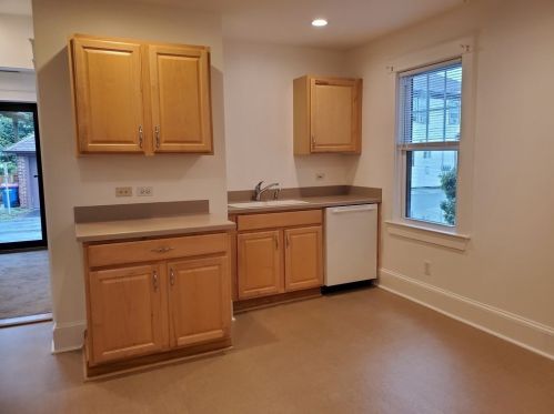 8 Ipswich St, Seekonk MA 02771 exterior