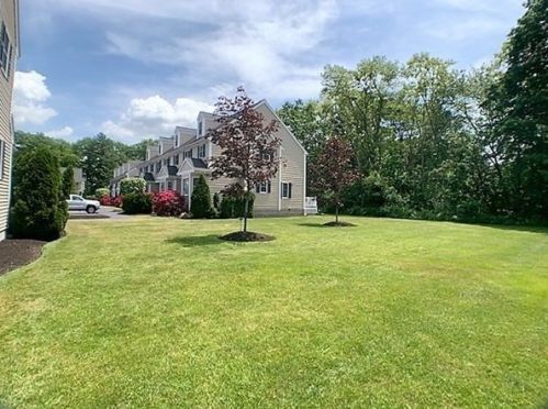 3 Old Cedar Vlg, East Bridgewater MA 02324-1063 exterior