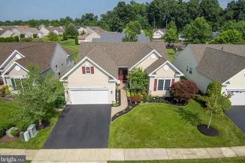 19 Ambrose Dr, Columbus NJ  08022-2305 exterior