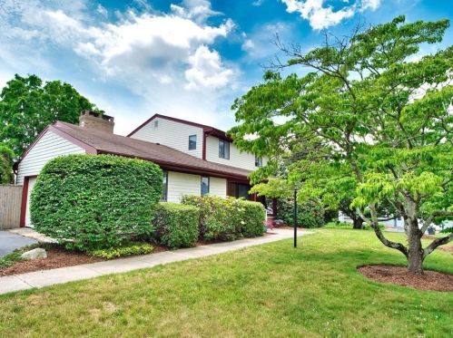 100 Mohican Rd, Fall River, MA 02726-3617