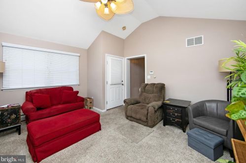 132 Main St, West Deptford NJ 08051-1046 exterior